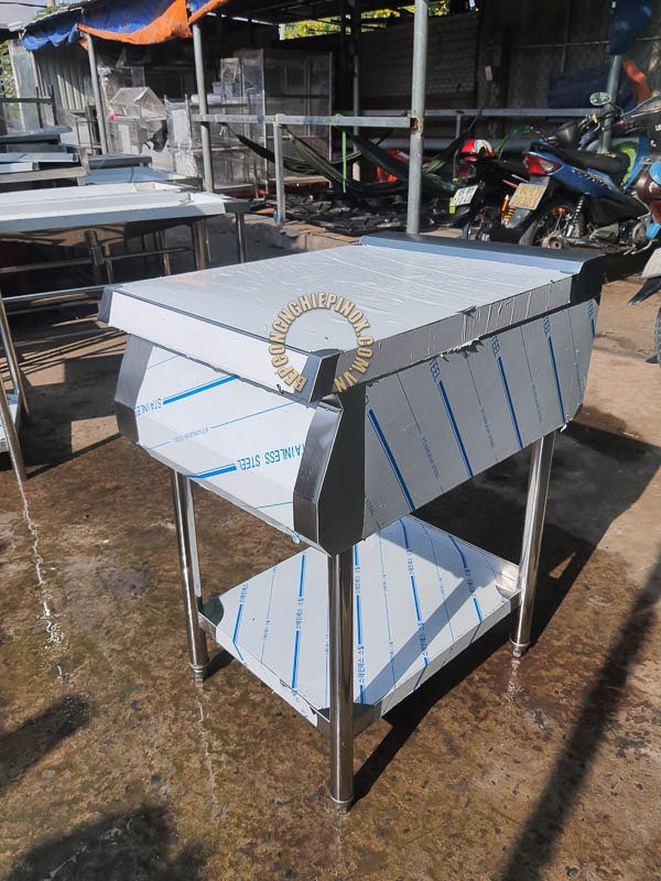 Bàn inox công nghiệp giá rẻ chất lượng bepcongnghiepinox