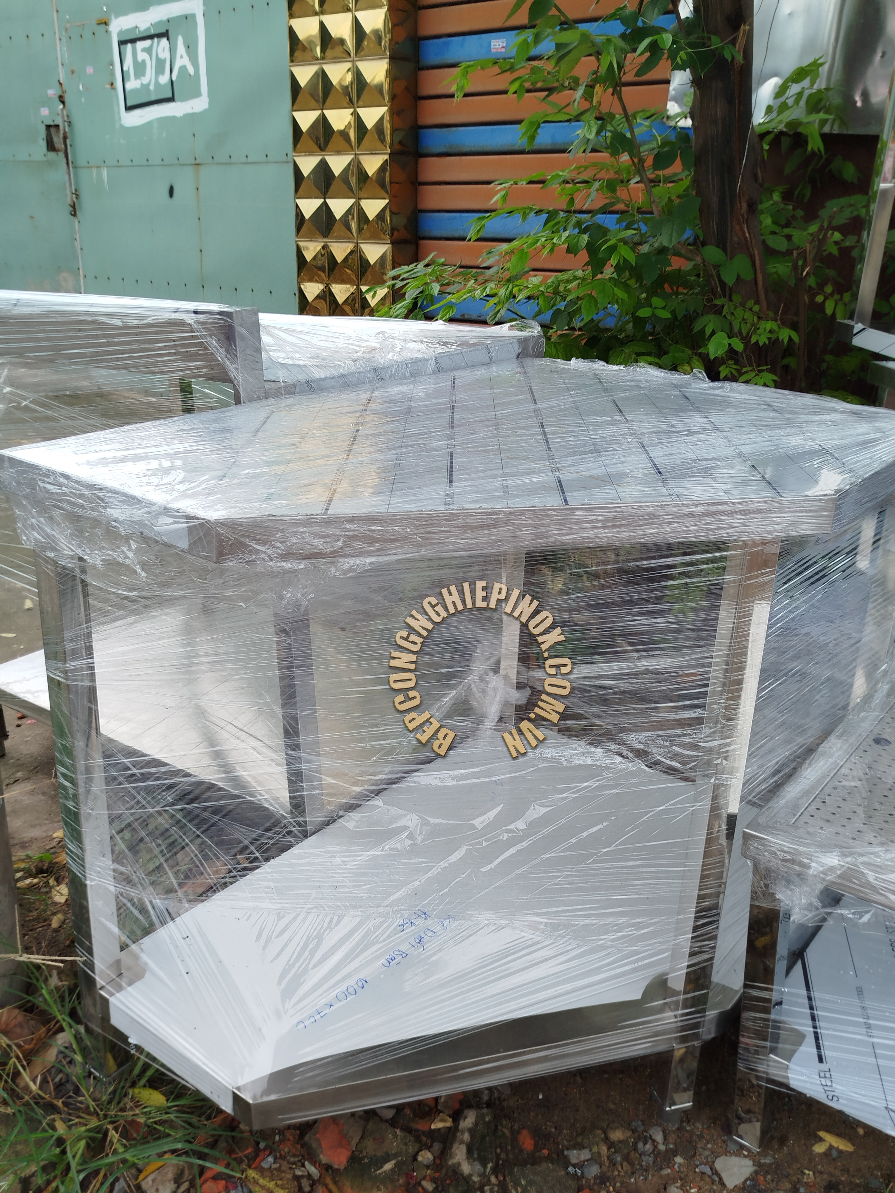 Giá bàn inox công nghiệp rẻ tận gốc 