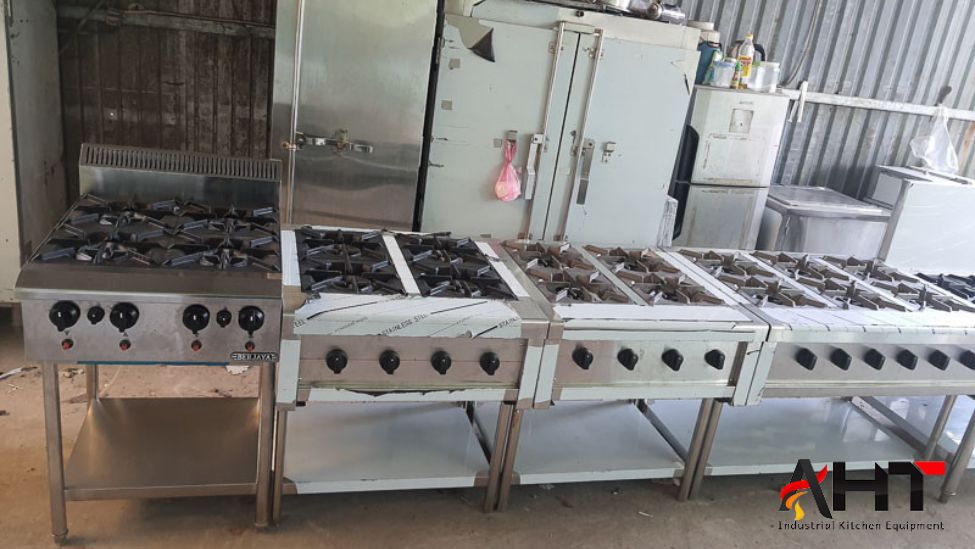 Mẫu bếp á 4 họng kiểu âu sản xuất tại bếp công nghiệp inox Anh Huy Trương