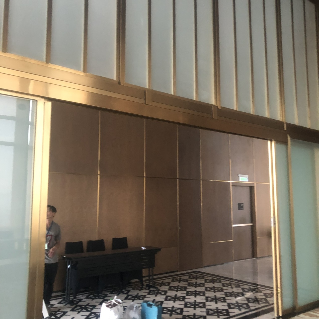 lan can inox mạ vàng 24K biệt thự Vinhomes Grand Park