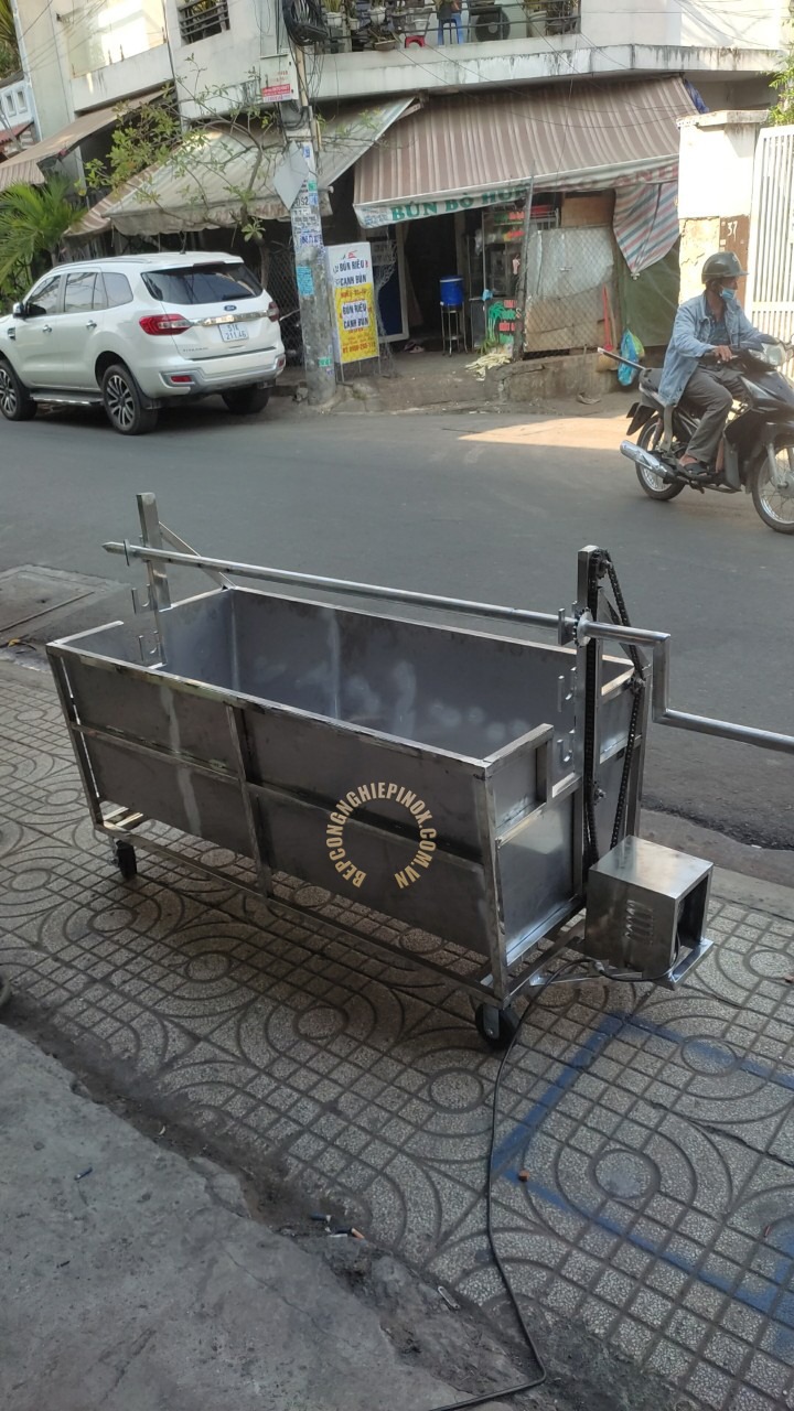 Kích thước lò quay heo đa dạng phù hợp với nhu cầu người tiêu dùng