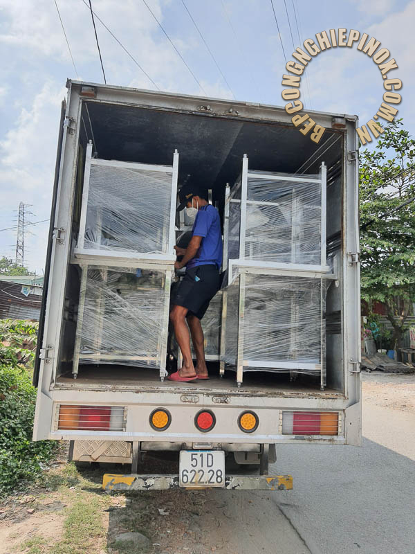 Thi công bếp công nghiệp nhà hàng bepcongnghiepinox AHT