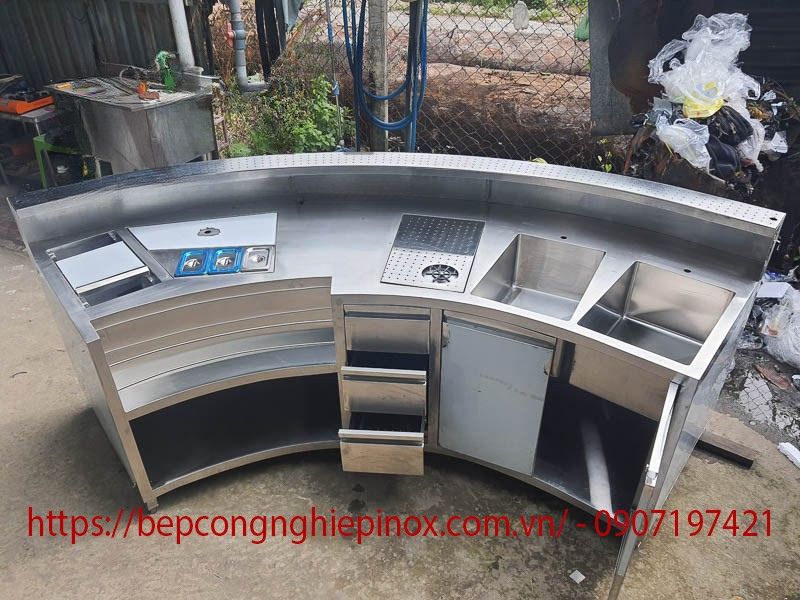 Quầy pha chế innox được thiết kế theo yêu cầu khách hàng